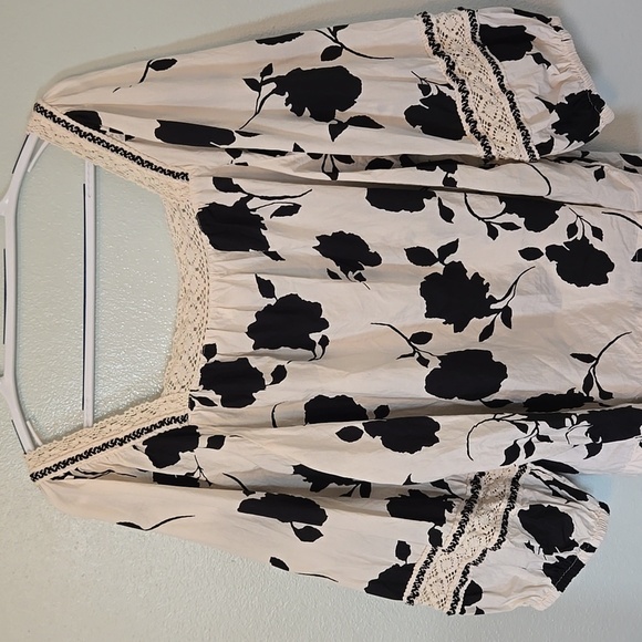 Maurices | Black & White Floral Top Size 1X - Picture 3 of 8